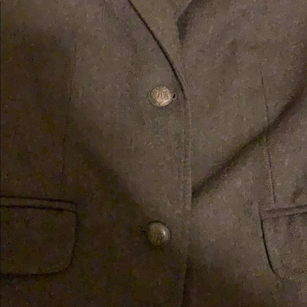 Vineyard vines suit jacket pockets & anchor button - Picture 6 of 16